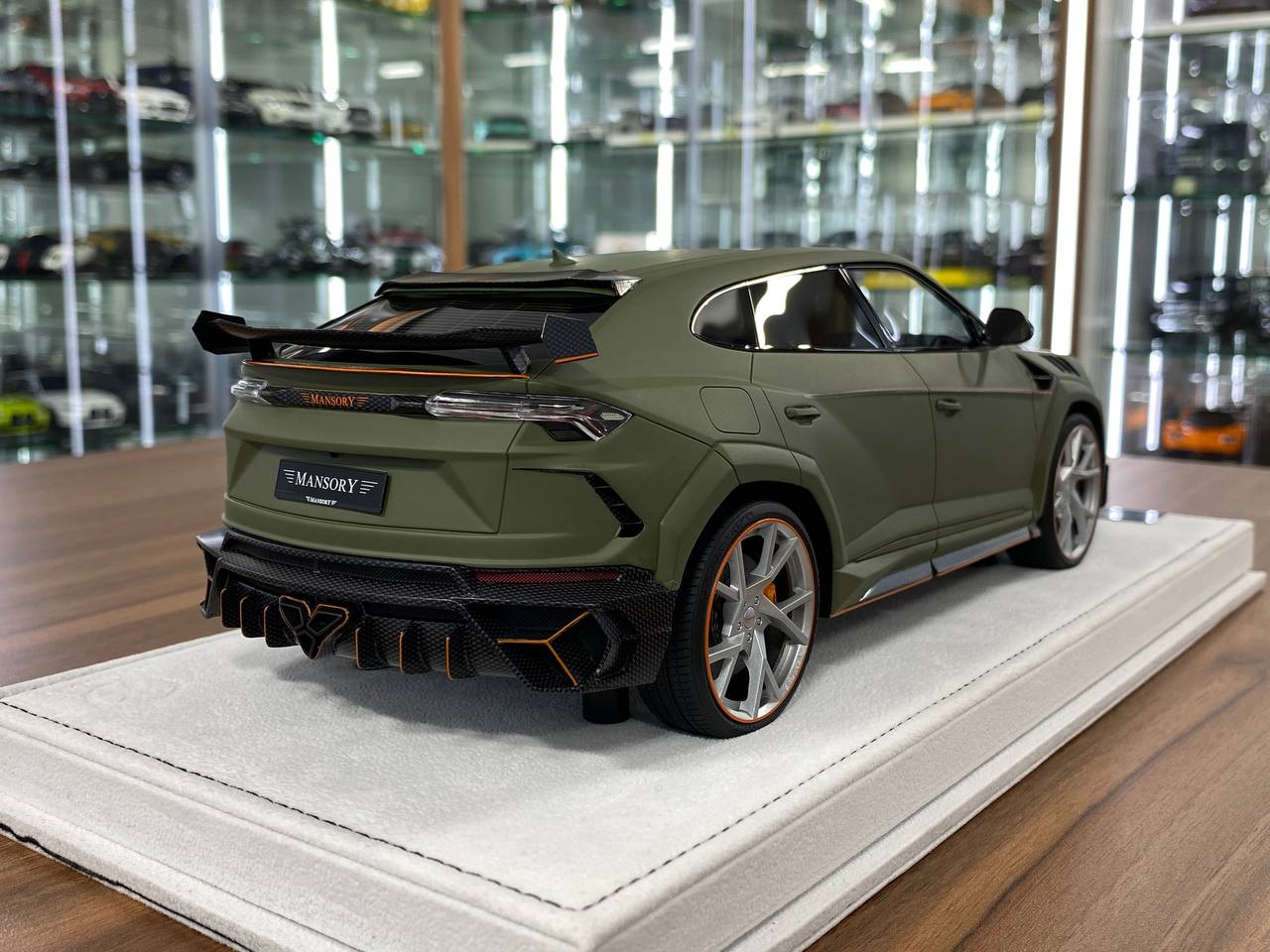 1:18 Resin Model Lamborghini URUS Venatus MANSORY  – Soft Green Matt / Black | Timothy & Pierre (Limited 35 pcs – Dubai Collectors)