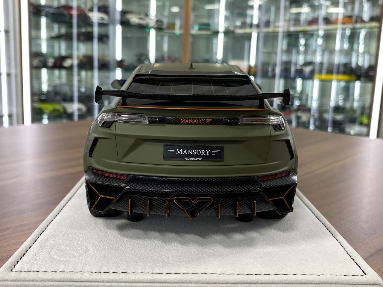 1:18 Resin Model Lamborghini URUS Venatus MANSORY  – Soft Green Matt / Black | Timothy & Pierre (Limited 35 pcs – Dubai Collectors)