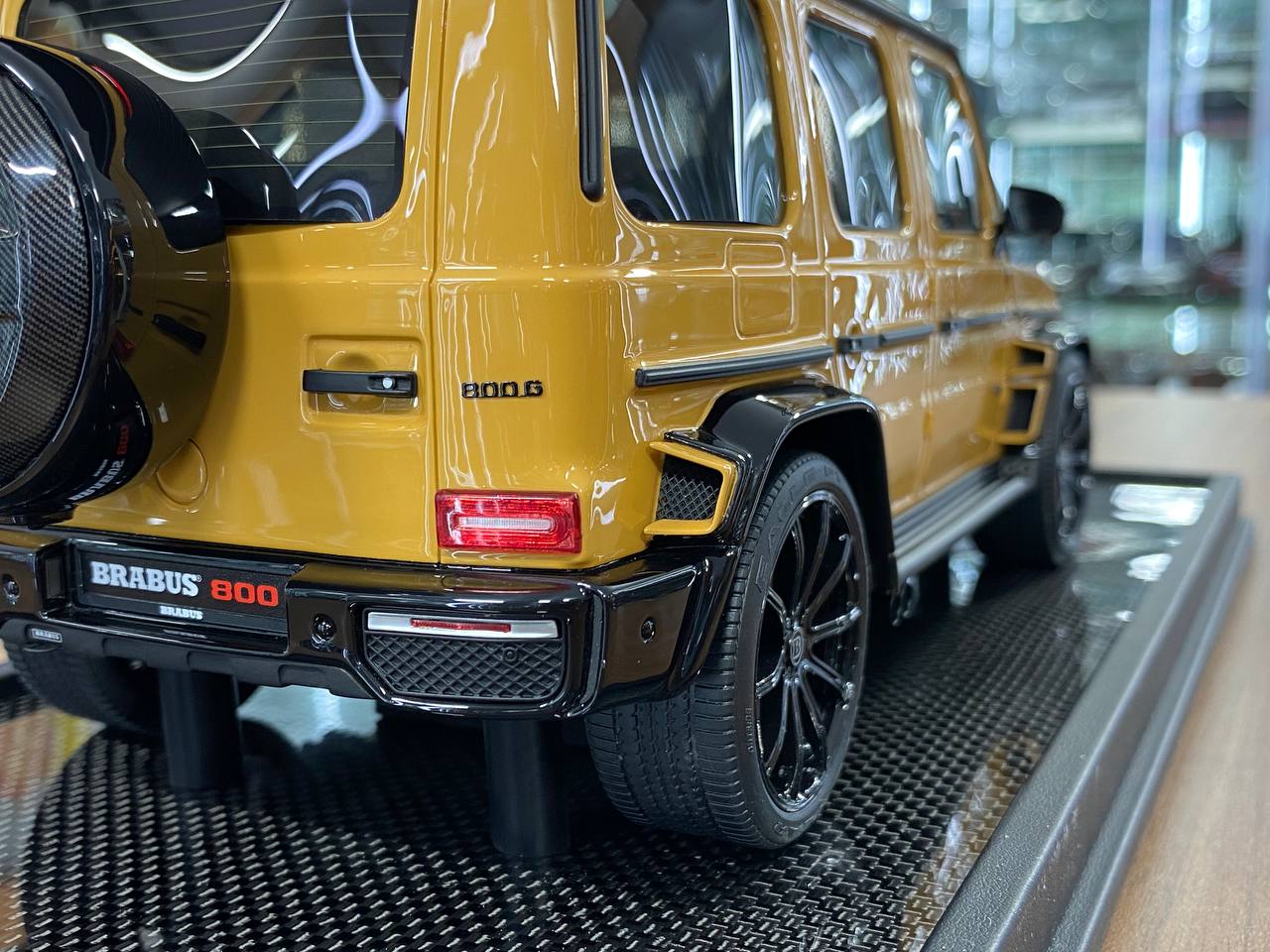 🚨1:18 Resin Model Mercedes-Benz G63 BRABUS 800  – Yellow | MotorHelix (Limited 99 pcs – Dubai Collectors)