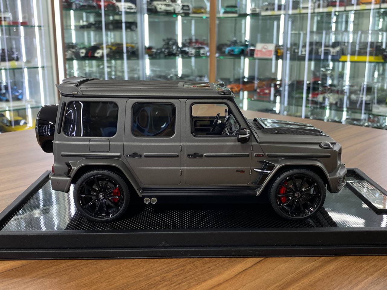 🚨1:18 Resin Model  Mercedes-Benz G63 BRABUS 800 – Matt Grey | MotorHelix (Limited 199 pcs – Dubai Collectors)