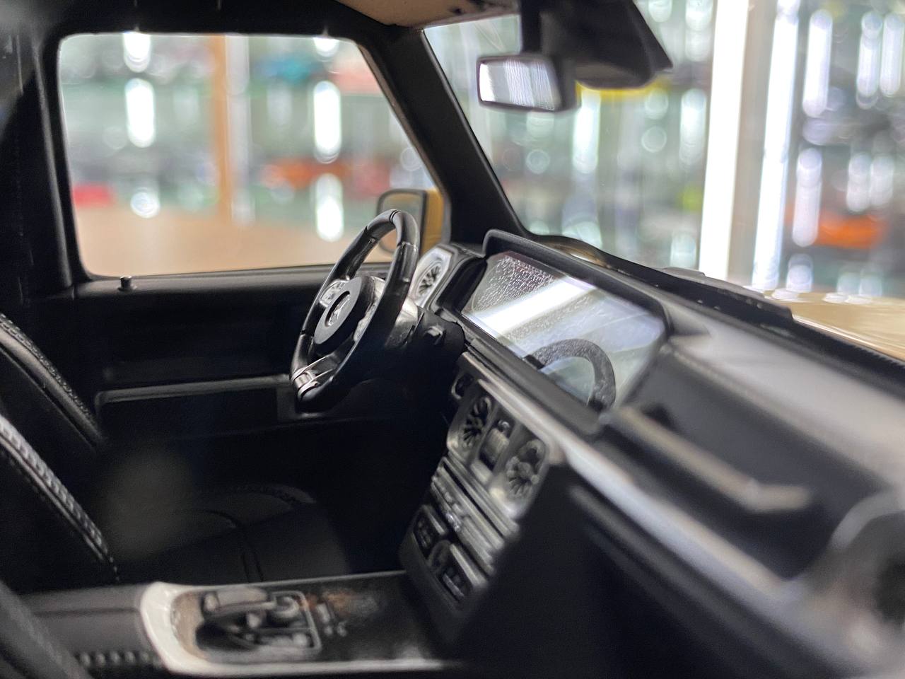 🚨1:18 Resin Model Mercedes-Benz AMG G63 2019 – Desert Yellow | MOTORHELIX (Limited 66 pcs – Dubai Collectors)