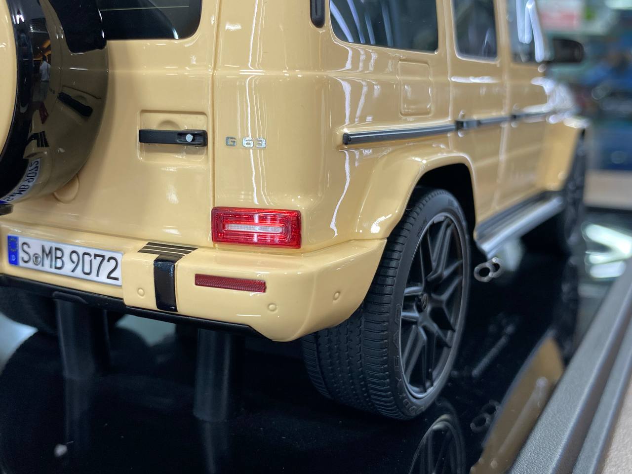 🚨1:18 Resin Model Mercedes-Benz AMG G63 2019 – Desert Yellow | MOTORHELIX (Limited 66 pcs – Dubai Collectors)