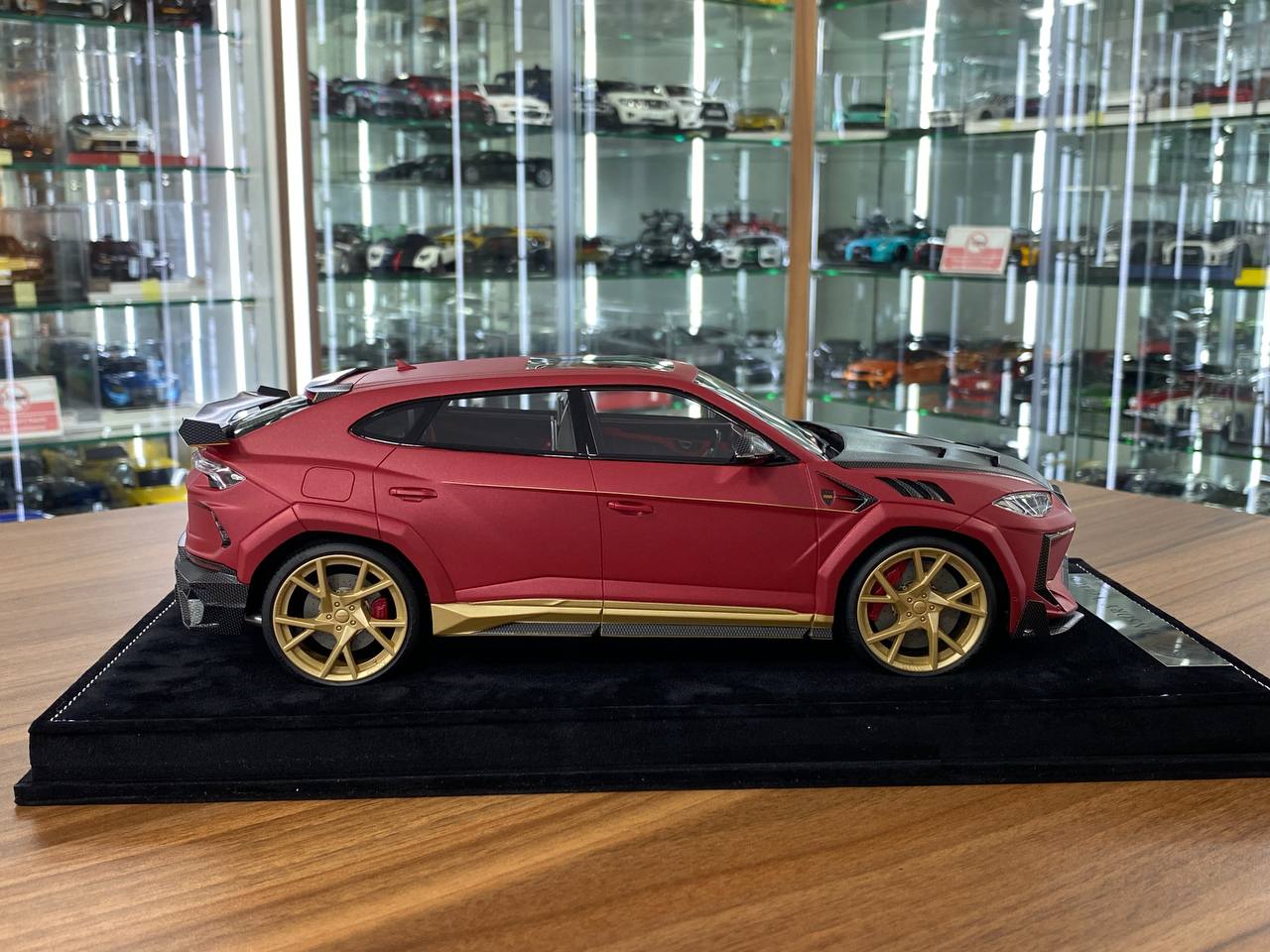 1:18 Resin Model Lamborghini URUS Venatus MANSORY – Red Metallic | Timothy & Pierre (Limited 25 pcs – Dubai Collectors)