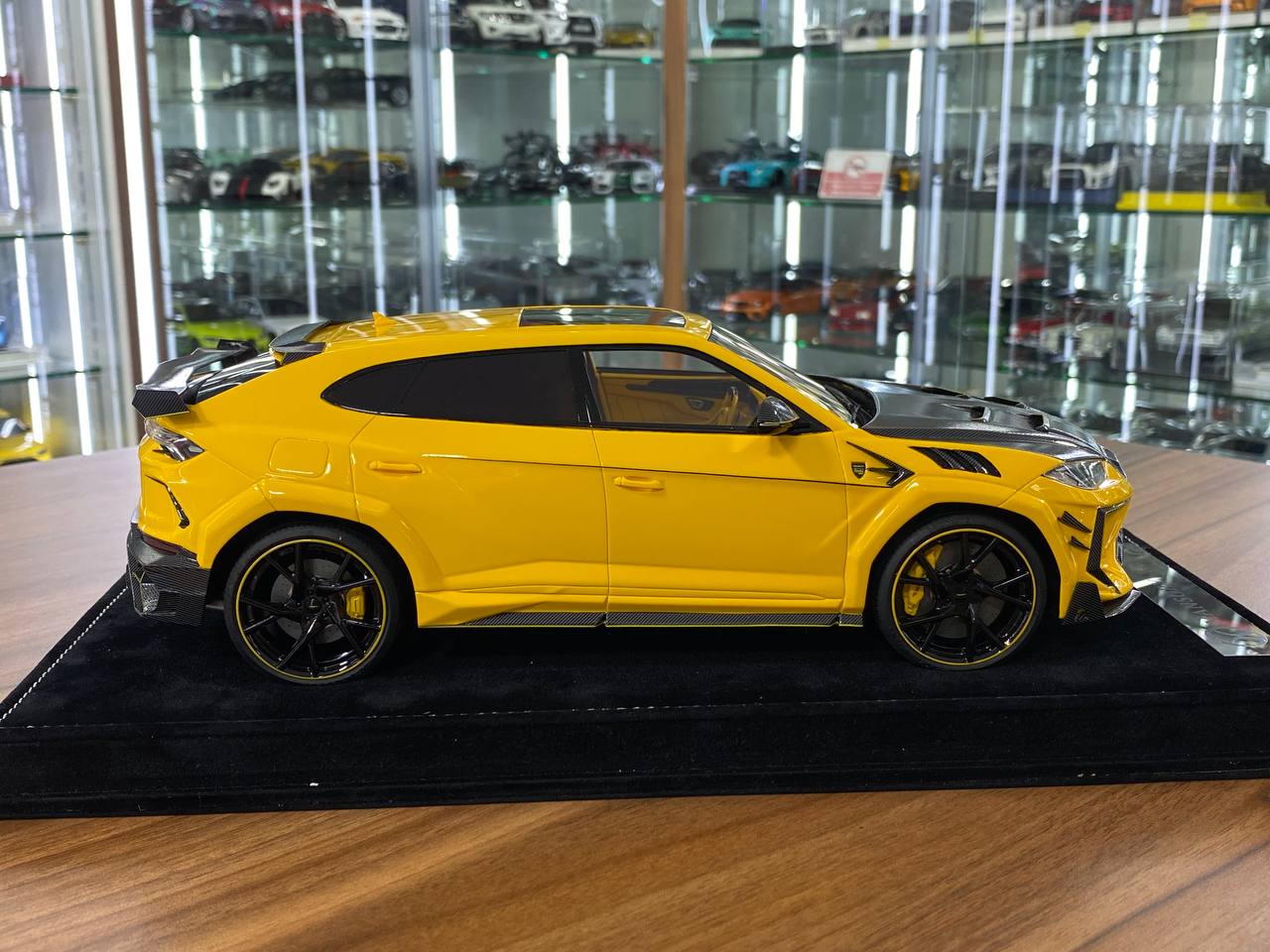 1:18 Resin Model Lamborghini URUS Venatus MANSORY – Yellow | Timothy & Pierre (Limited 49 pcs)