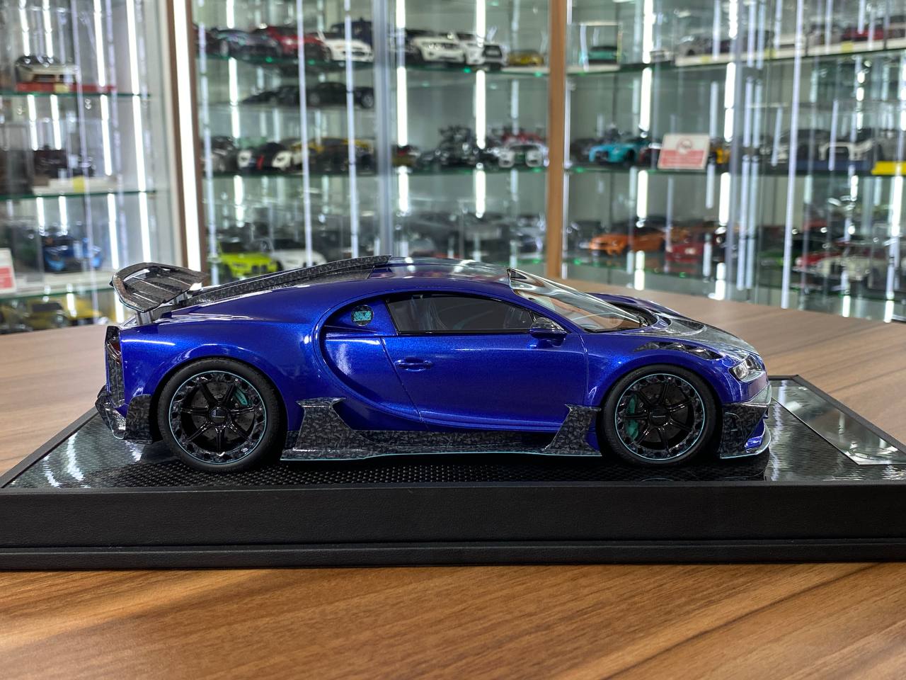 1/18 Bugatti Chiron Mansory  Blue & Carbon by Timothy & Pierre