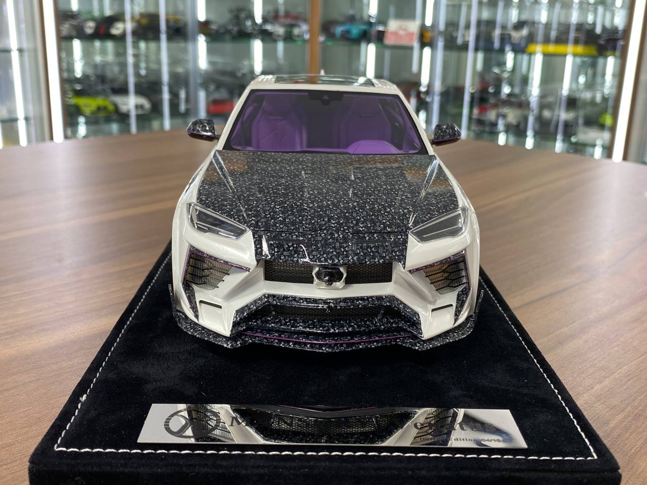 1:18 Resin Model Lamborghini URUS Venatus MANSORY – White/Purple | Timothy & Pierre (Limited 15 pcs – Dubai Collectors)