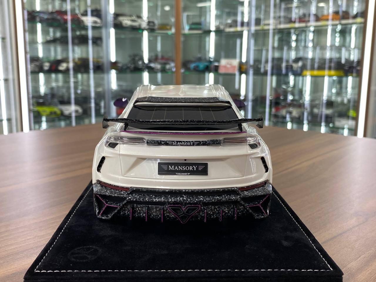 1:18 Resin Model Lamborghini URUS Venatus MANSORY – White/Purple | Timothy & Pierre (Limited 15 pcs – Dubai Collectors)