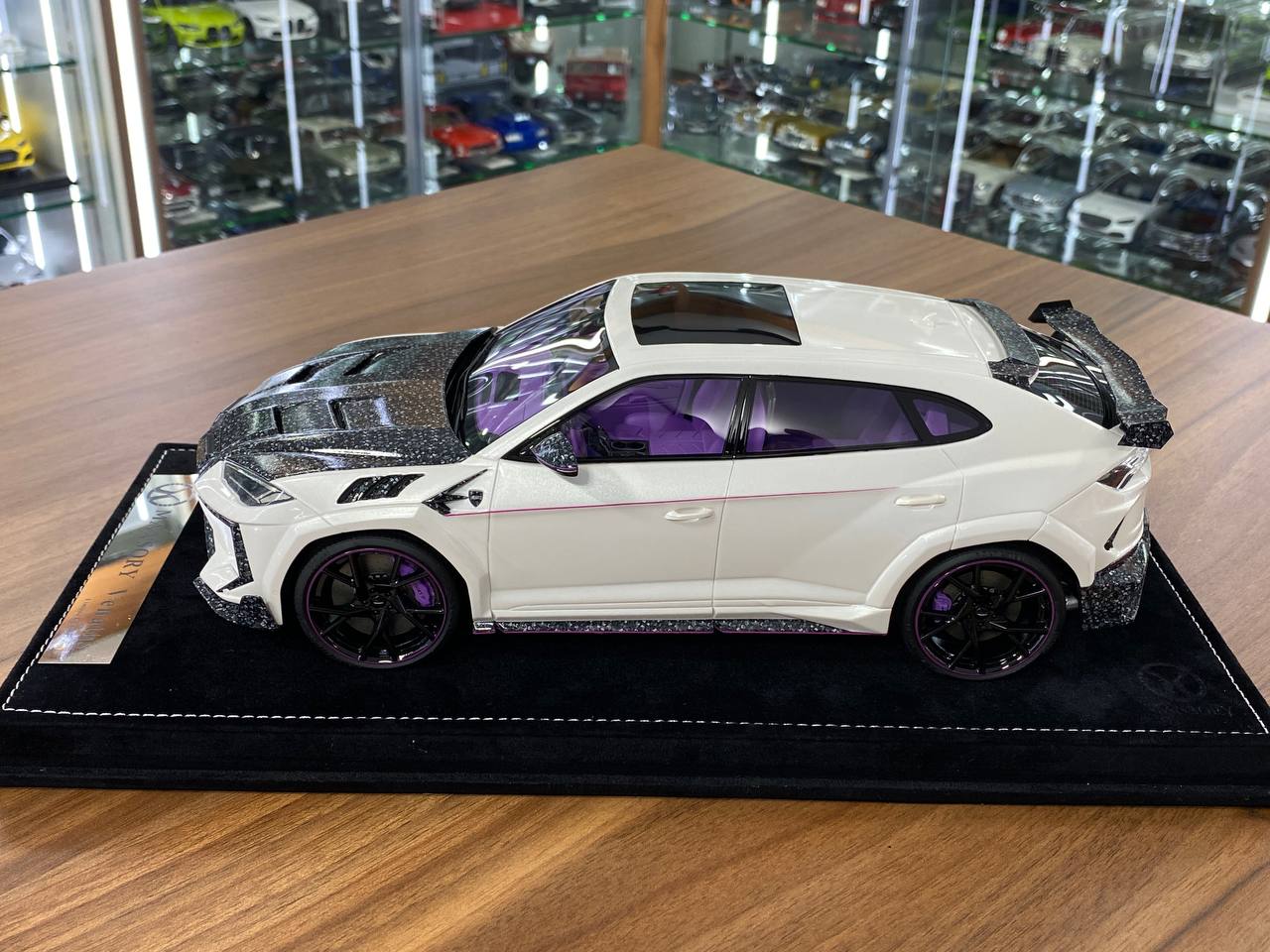 1:18 Resin Model Lamborghini URUS Venatus MANSORY – White/Purple | Timothy & Pierre (Limited 15 pcs – Dubai Collectors)
