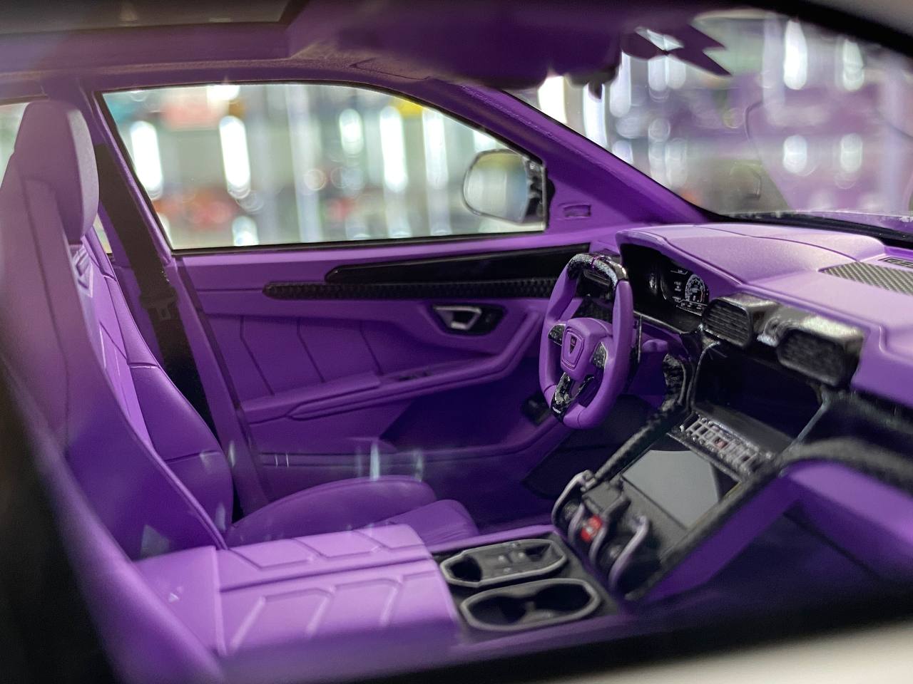 1:18 Resin Model Lamborghini URUS Venatus MANSORY – White/Purple | Timothy & Pierre (Limited 15 pcs – Dubai Collectors)