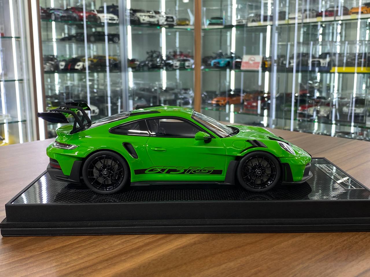 1:18 Resin Model Porsche 911 GT3 RS (992.1) – Python Green/Black Rims | Timothy & Pierre (Limited 30 pcs – Dubai Collectors))