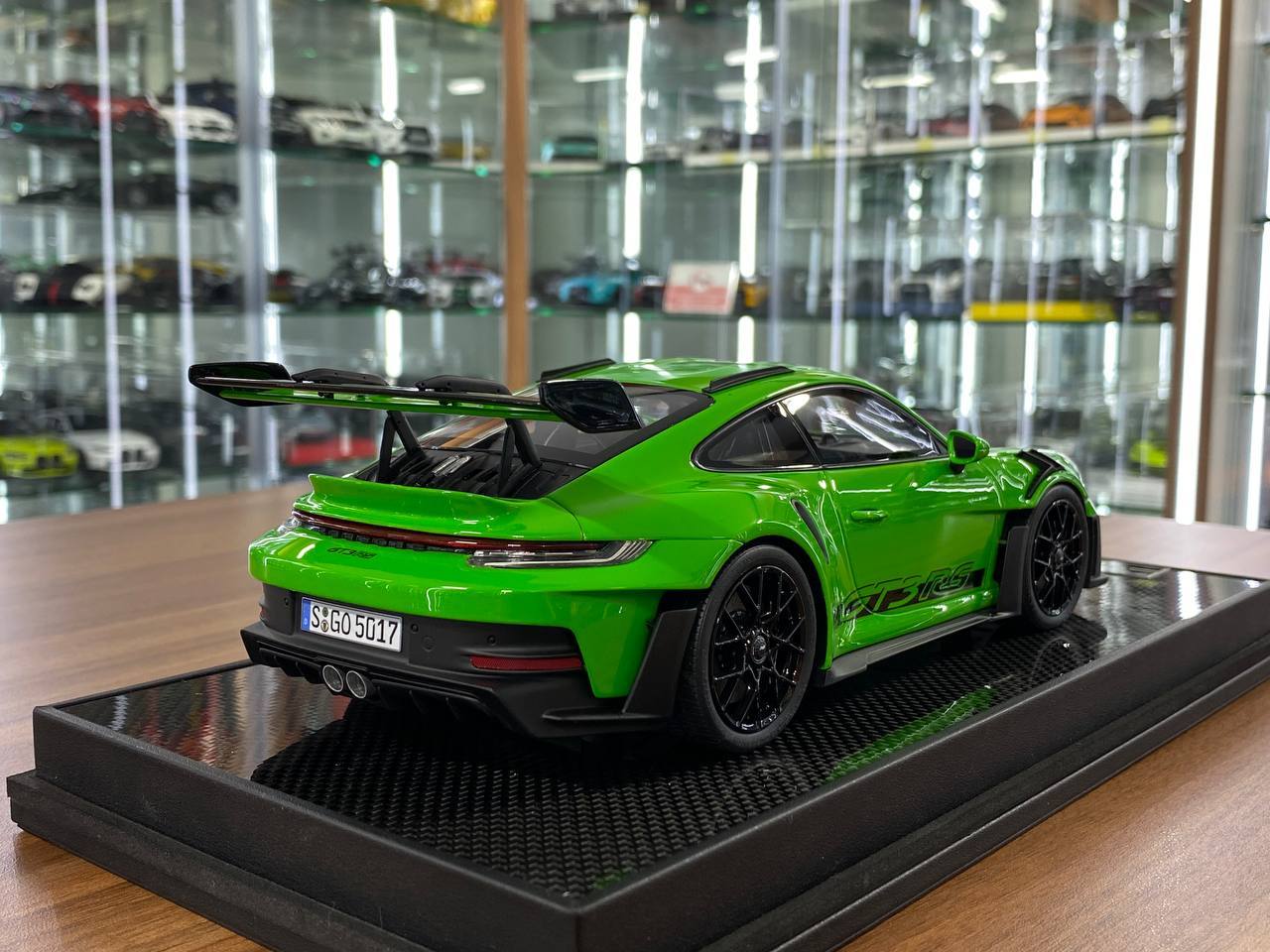 1:18 Resin Model Porsche 911 GT3 RS (992.1) – Python Green/Black Rims | Timothy & Pierre (Limited 30 pcs – Dubai Collectors))