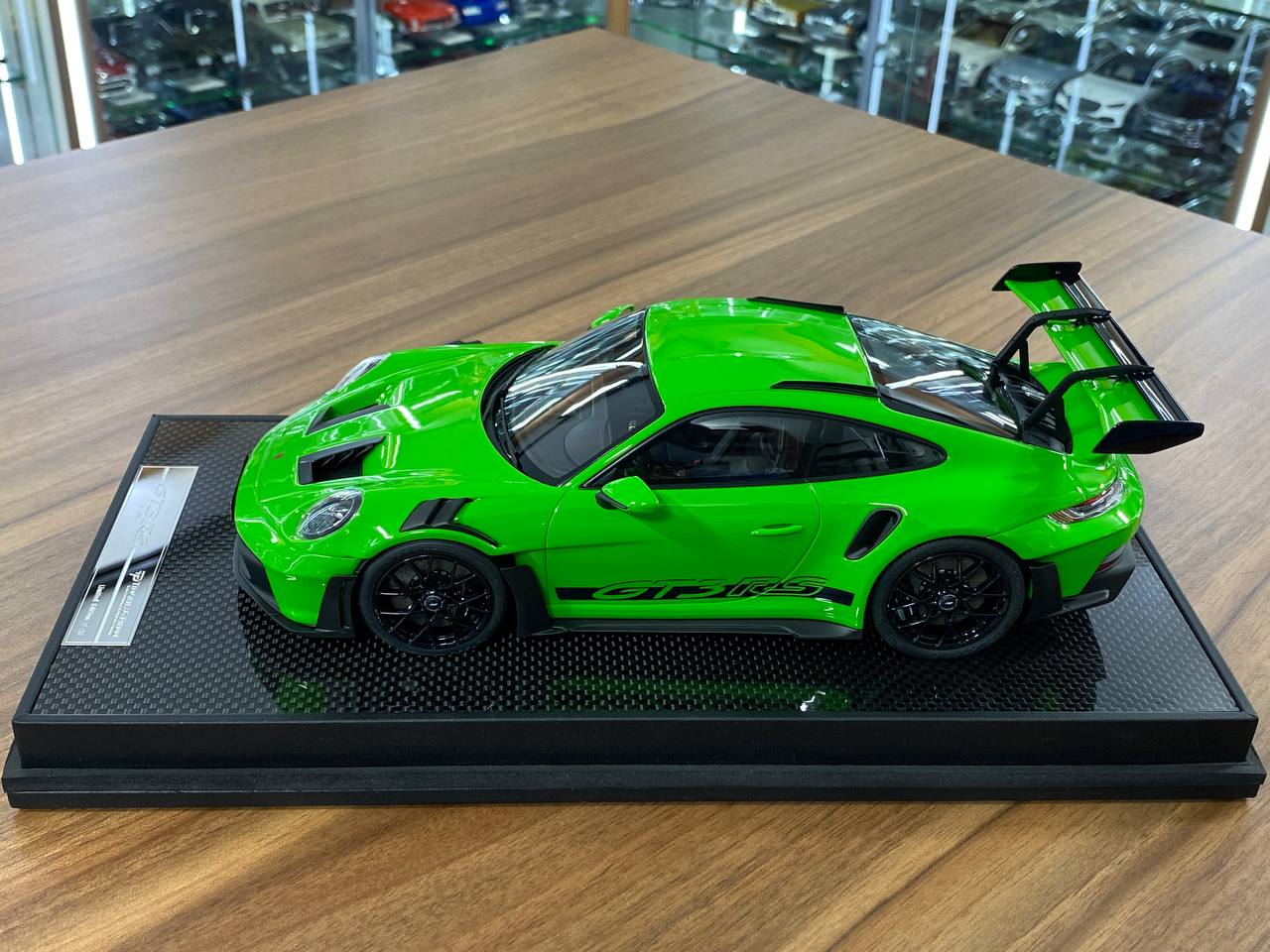 1:18 Resin Model Porsche 911 GT3 RS (992.1) – Python Green/Black Rims | Timothy & Pierre (Limited 30 pcs – Dubai Collectors))
