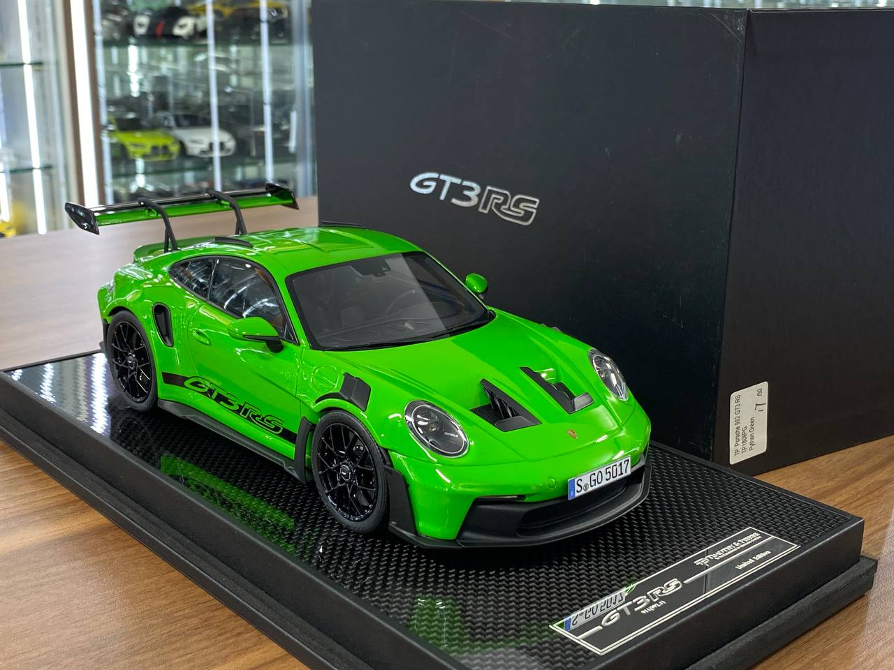 1:18 Resin Model Porsche 911 GT3 RS (992.1) – Python Green/Black Rims | Timothy & Pierre (Limited 30 pcs – Dubai Collectors))