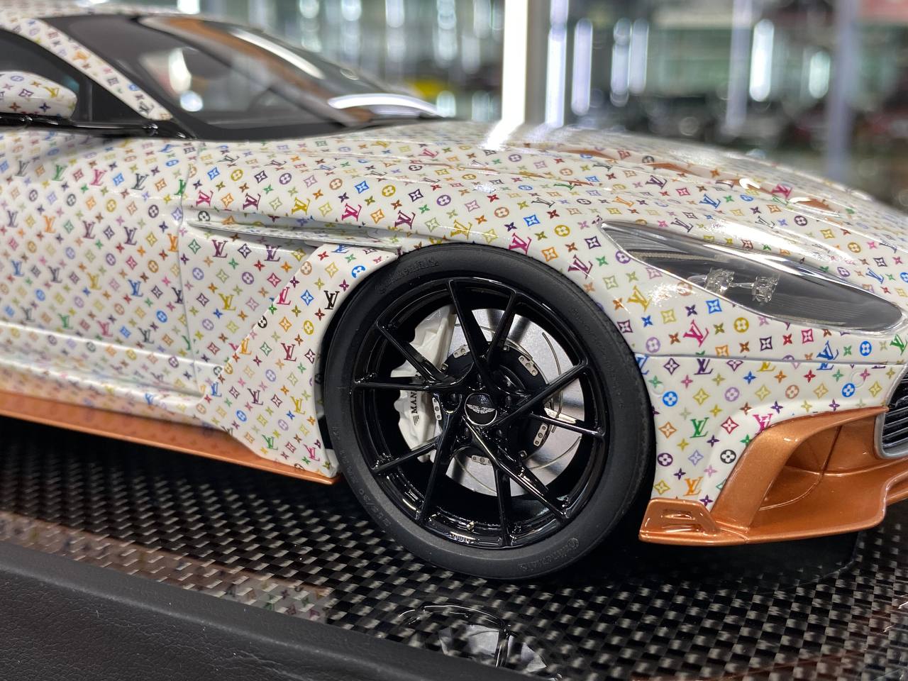 Aston Martin DB11 CYRUS MANSORY 1:18 Resin Model – LV White Colorful | Timothy & Pierre (Limited 20 pcs – Dubai Collectors)