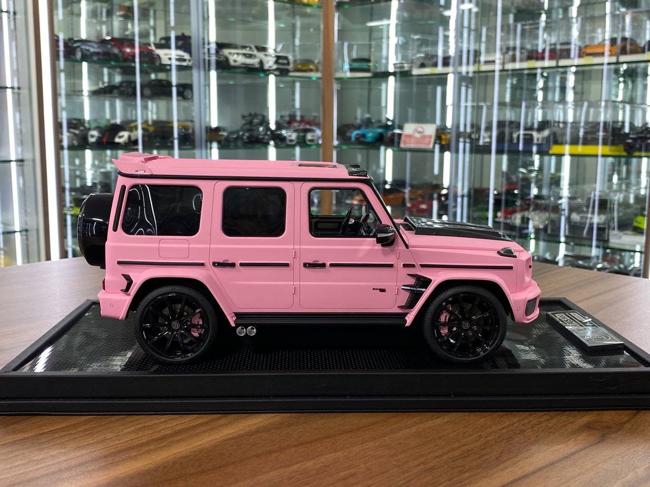 1:18 Resin Model Mercedes-Benz G63 BRABUS 800– Pink | MotorHelix (Limited 166 pcs)