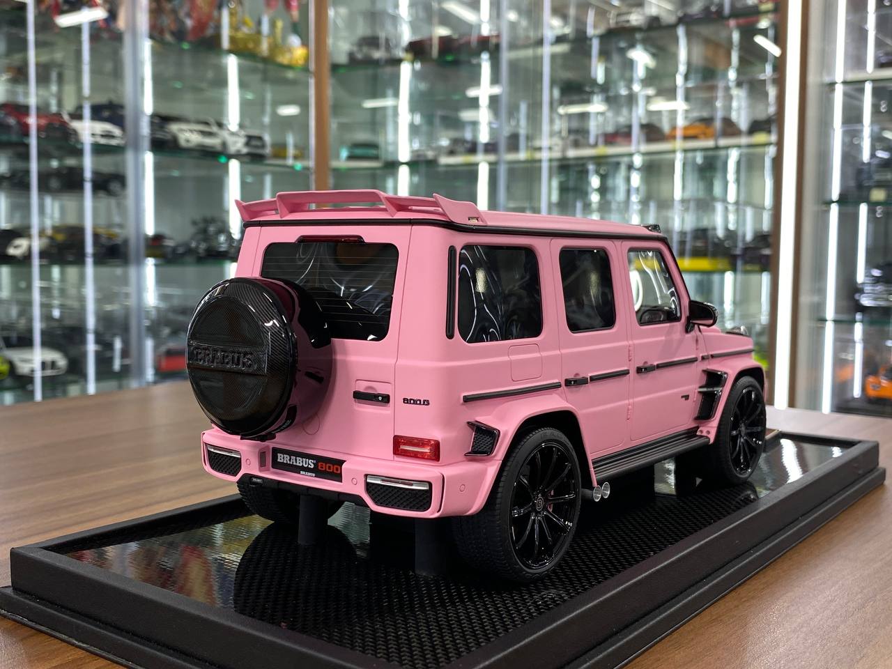 1:18 Resin Model Mercedes-Benz G63 BRABUS 800– Pink | MotorHelix (Limited 166 pcs)