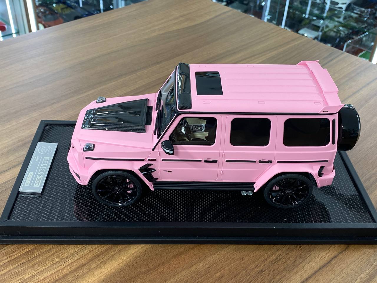 1:18 Resin Model Mercedes-Benz G63 BRABUS 800– Pink | MotorHelix (Limited 166 pcs)