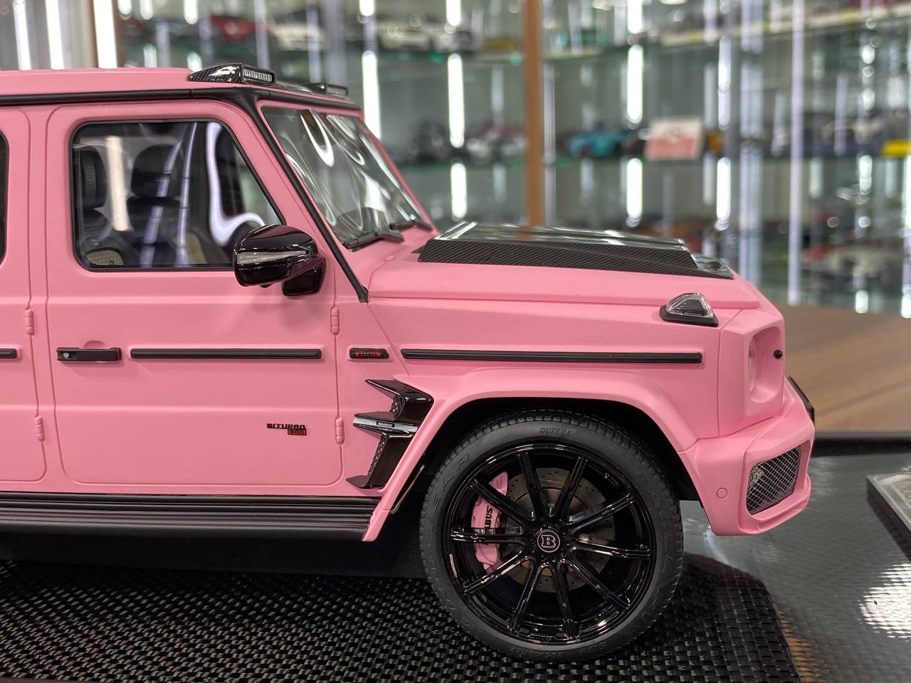 1:18 Resin Model Mercedes-Benz G63 BRABUS 800– Pink | MotorHelix (Limited 166 pcs)