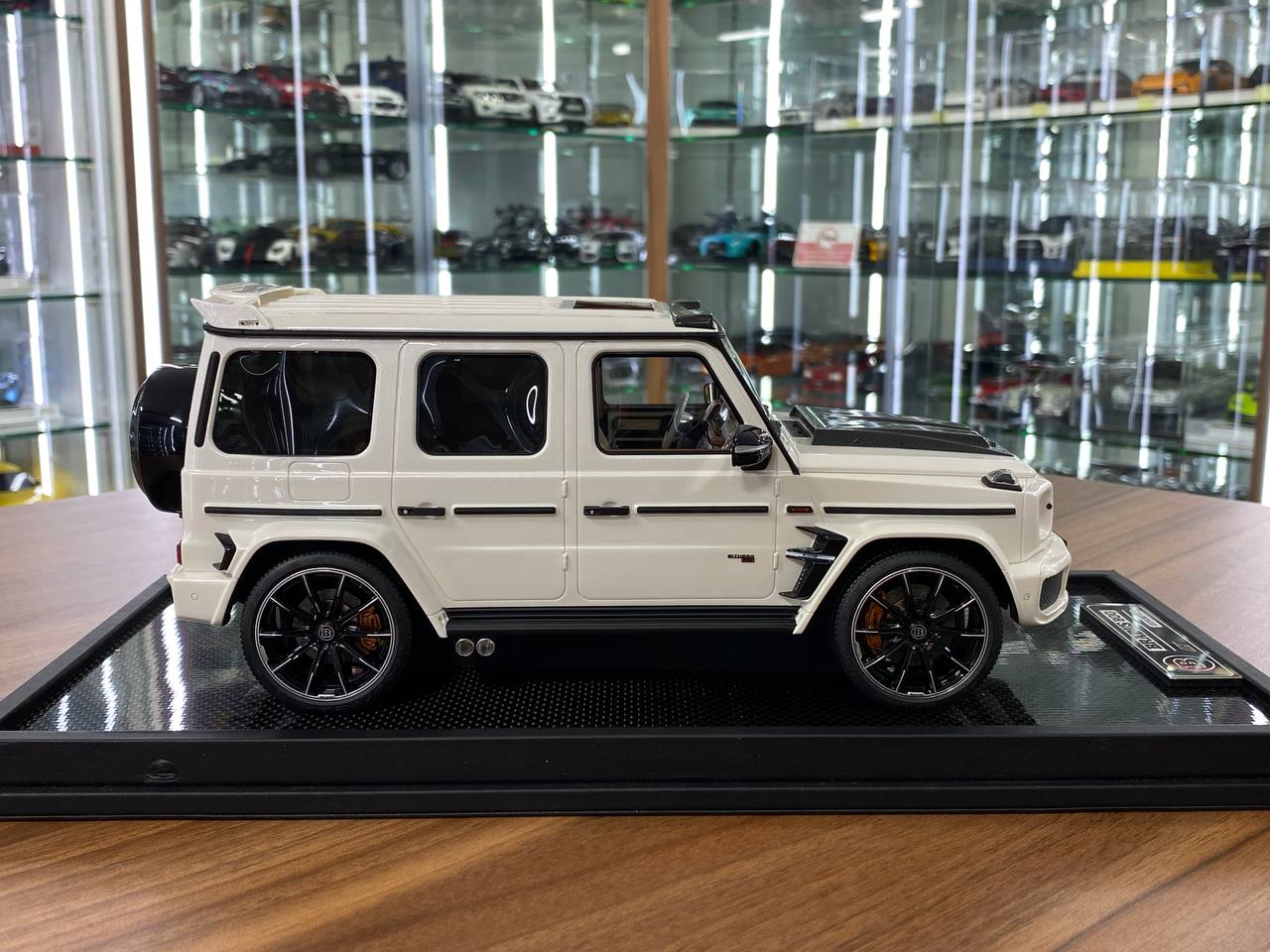 1:18 Resin Model Mercedes-Benz G63 BRABUS 800 – Pearl White | MotorHelix (Limited 199 pcs)pcs