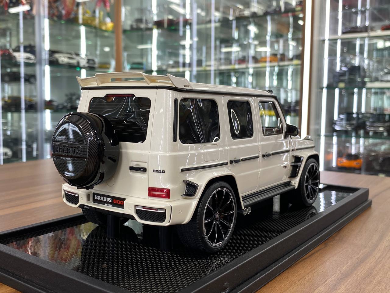 1:18 Resin Model Mercedes-Benz G63 BRABUS 800 – Pearl White | MotorHelix (Limited 199 pcs)pcs