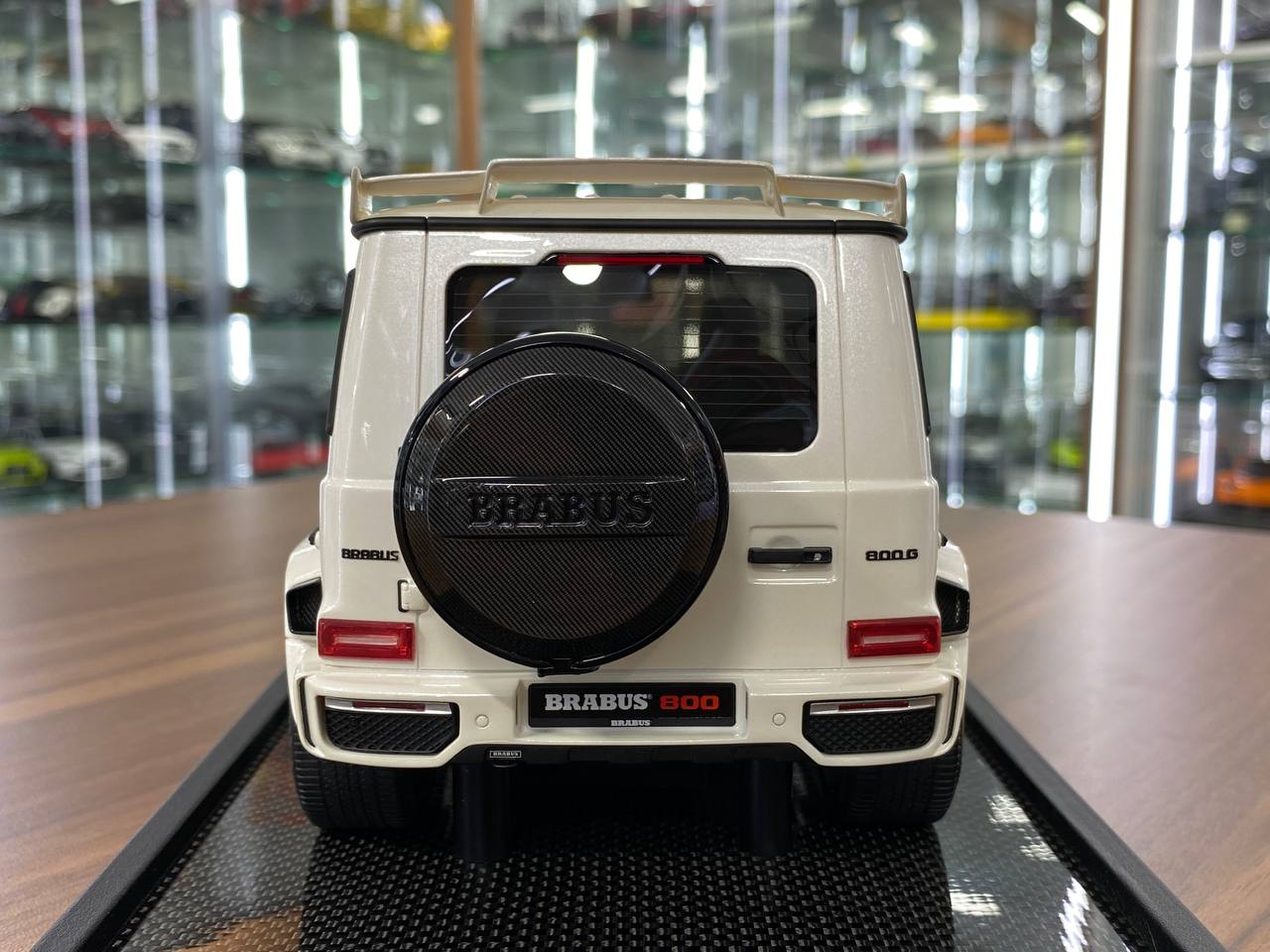 1:18 Resin Model Mercedes-Benz G63 BRABUS 800 – Pearl White | MotorHelix (Limited 199 pcs)pcs