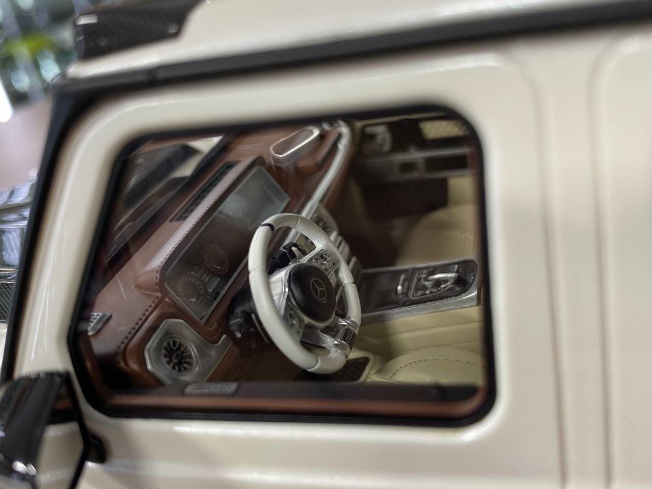 1:18 Resin Model Mercedes-Benz G63 BRABUS 800 – Pearl White | MotorHelix (Limited 199 pcs)pcs