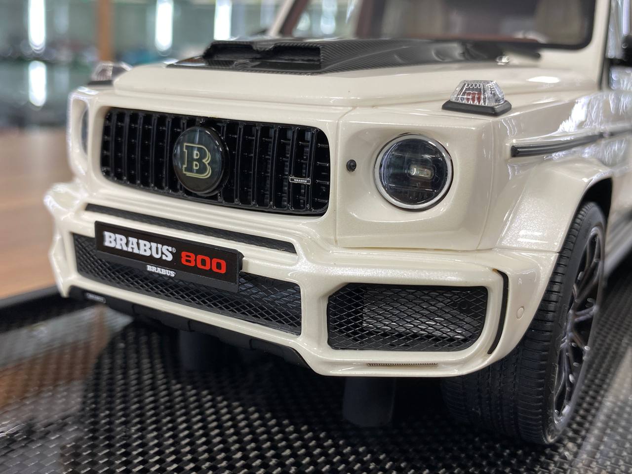 1:18 Resin Model Mercedes-Benz G63 BRABUS 800 – Pearl White | MotorHelix (Limited 199 pcs)pcs