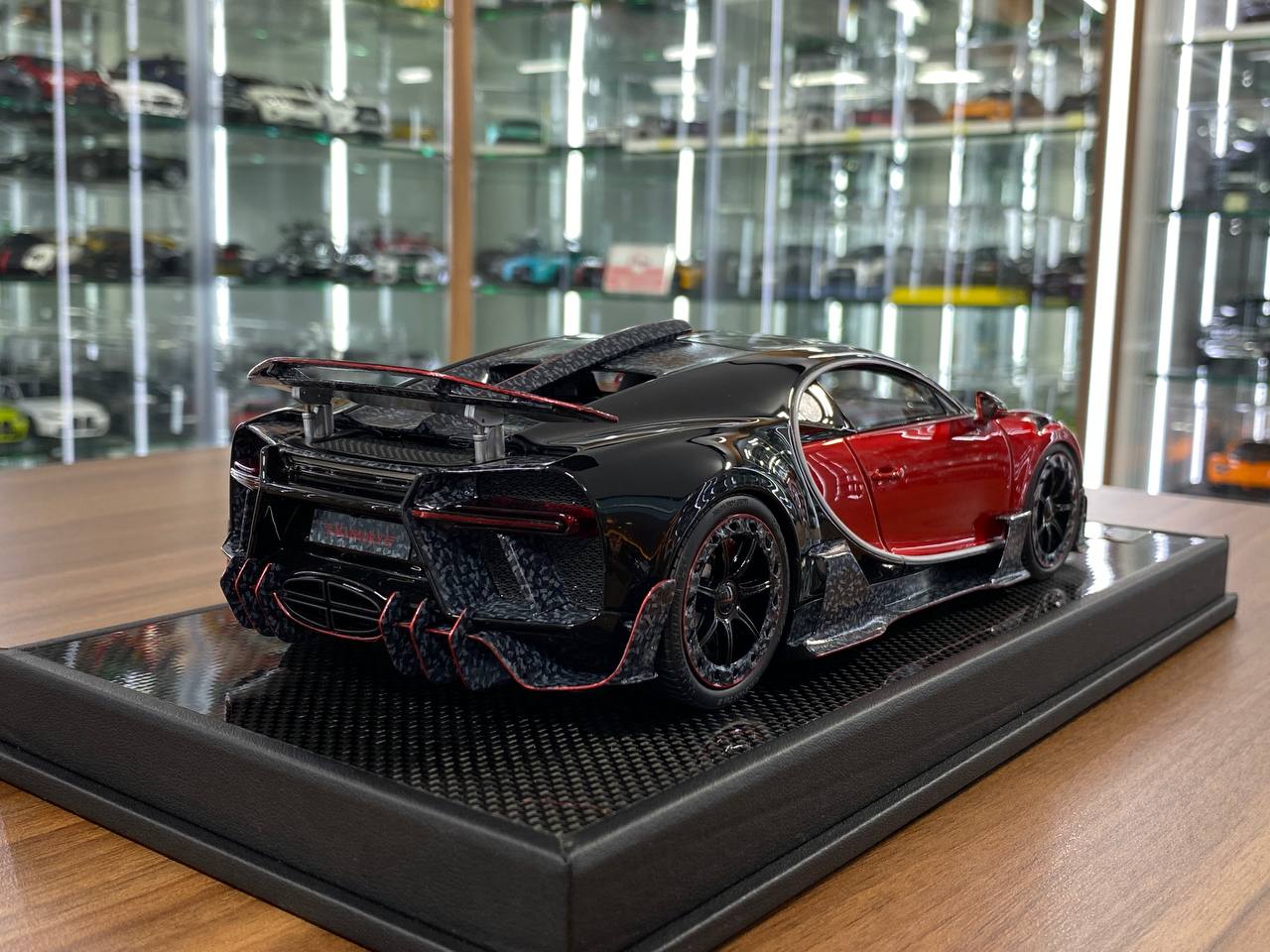 🚨Bugatti Chiron Centuria 1:18 Resin Model – Metallic Red | Timothy & Pierre (Signed by Kourosh Mansory – 1 of 99 pcs)