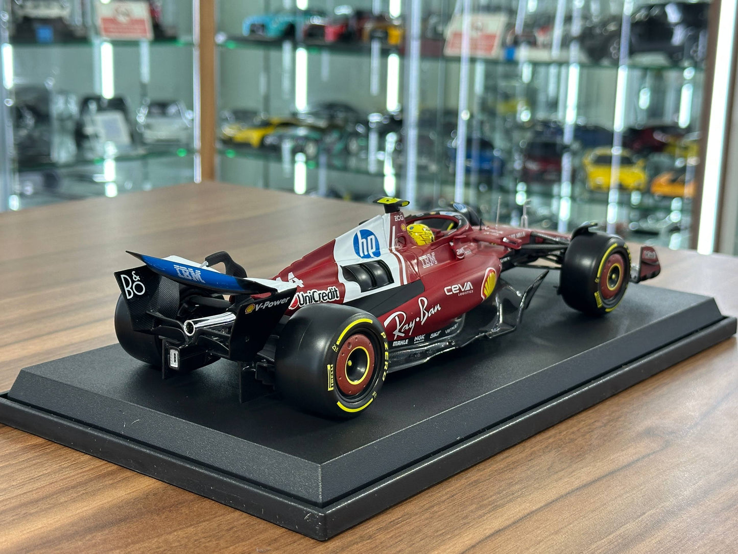 Bburago Ferrari SF‑25 – Lewis Hamilton #44 – Matt Red – 1:18 Metal Diecast Model (Full Opening, Collector‑Grade)