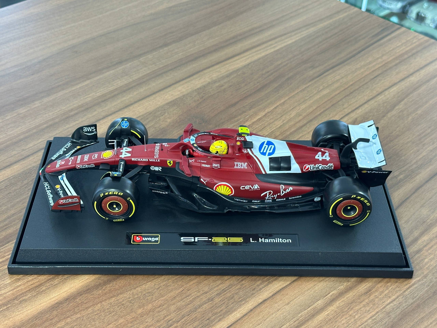 Bburago Ferrari SF‑25 – Lewis Hamilton #44 – Matt Red – 1:18 Metal Diecast Model (Full Opening, Collector‑Grade)