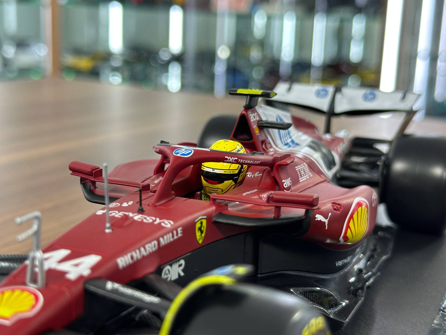 Bburago Ferrari SF‑25 – Lewis Hamilton #44 – Matt Red – 1:18 Metal Diecast Model (Full Opening, Collector‑Grade)
