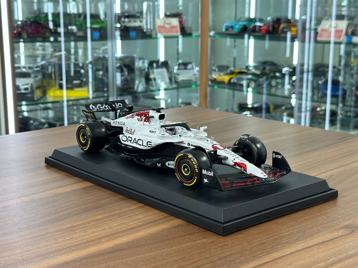 1:18 Metal Diecast Model Bburago Oracle Red Bull Racing RB21 – Max Verstappen – White