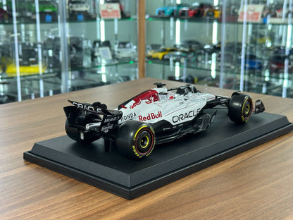 1:18 Metal Diecast Model Bburago Oracle Red Bull Racing RB21 – Max Verstappen – White