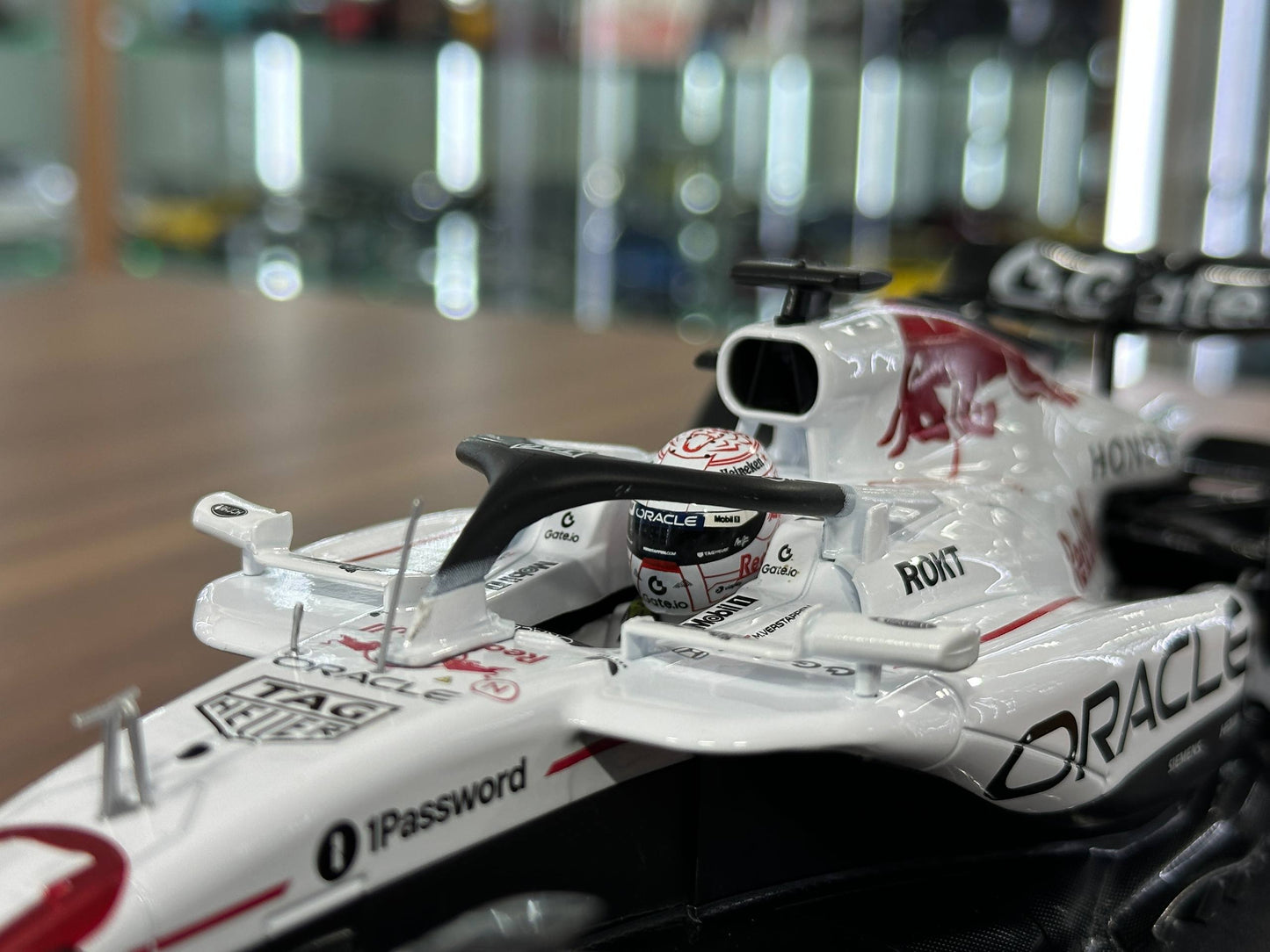 1:18 Metal Diecast Model Bburago Oracle Red Bull Racing RB21 – Max Verstappen – White