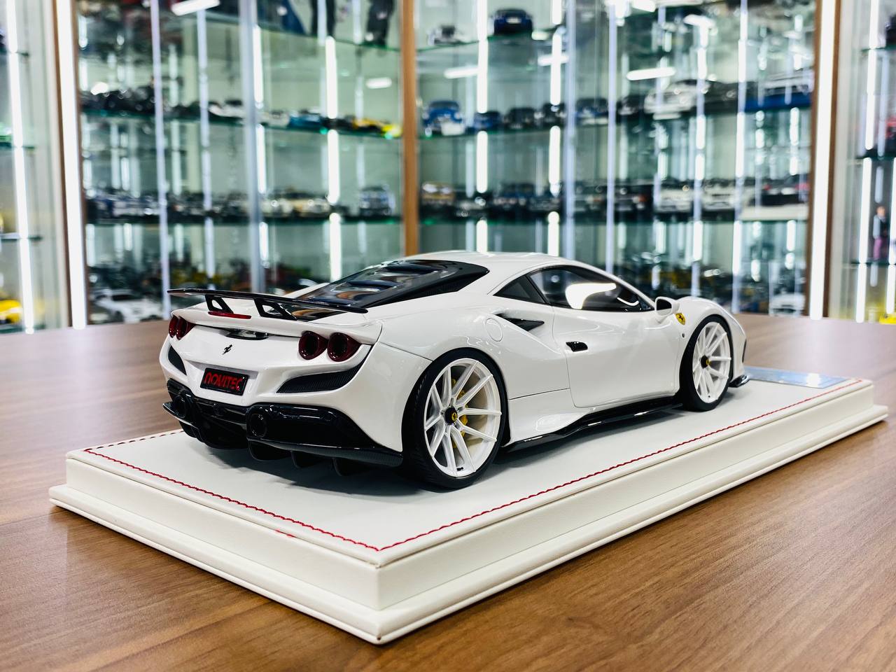1/18 Resin Model Davis&Giovanni Ferrari F8 Tributo Novitec