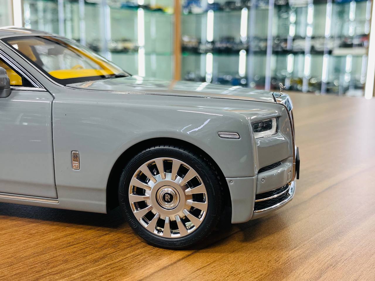 1/18 Diecast Metal Full Opening - Rolls-Royce Phantom 8 by Kengfai