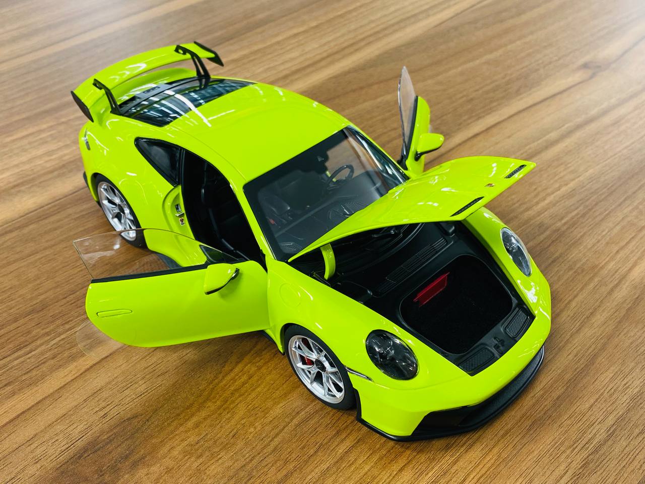 Norev Porsche 911 GT3 2021 - 1/18 Metal Diecast Model, Acid Green