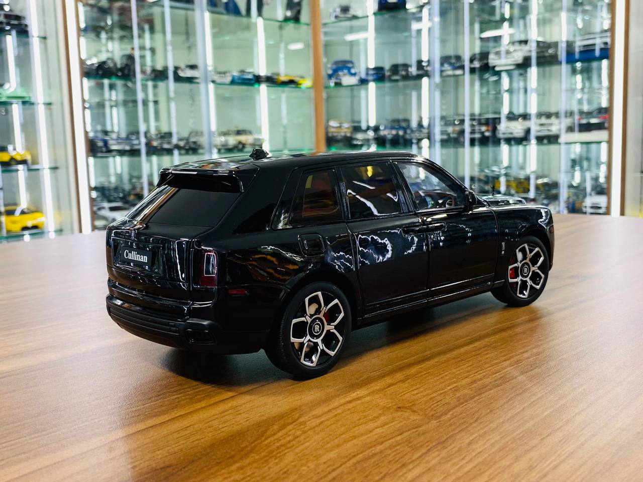 Ce Rolls-Royce Cullinan miniature coûte plus cher que votre voiture | TopGear Ce Rolls-Royce Cullinan miniature coûte plus cher que votre voiture | TopGear