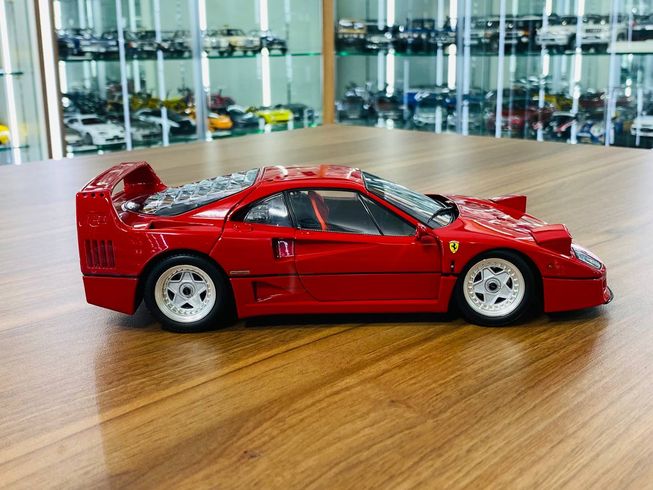 1/18 Diecast Ferrari F40 Red by Kyosho Scale Model Car