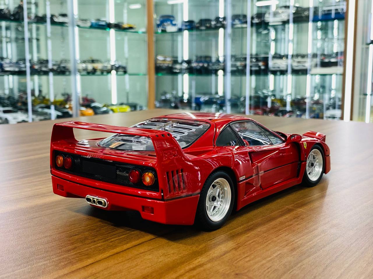 1/18 Diecast Ferrari F40 Red by Kyosho Scale Model Car