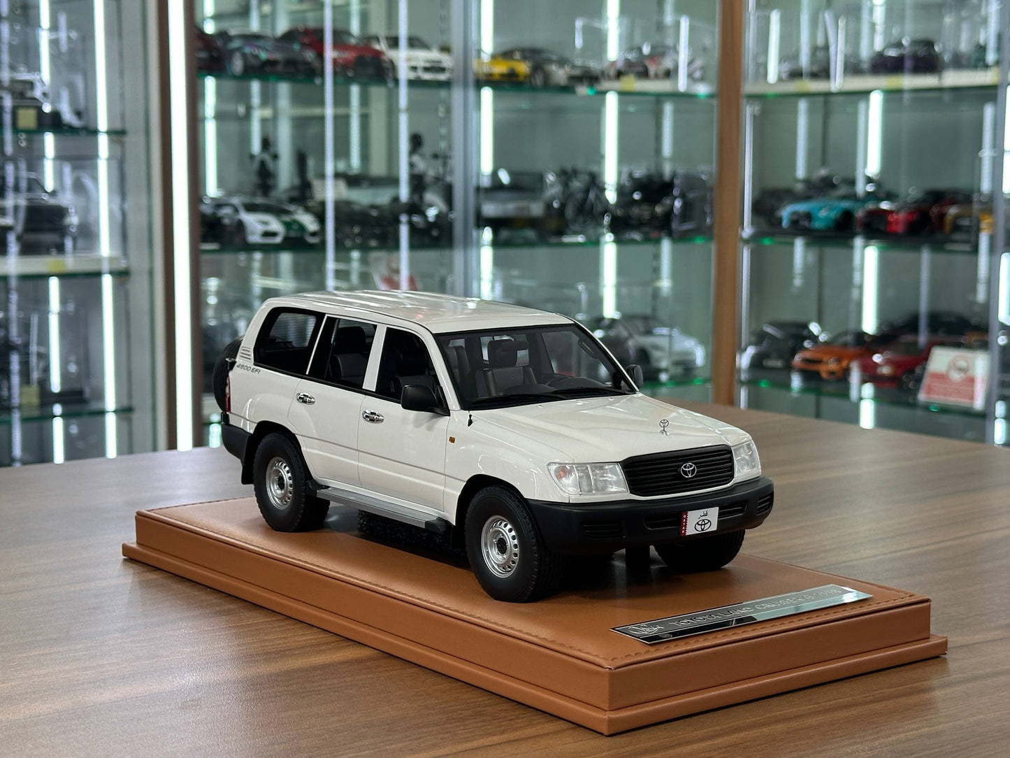 1/18 Resin Toyota Land Cruiser G FZJ100 (1998) – Old School Models (White) - Limited 90 pcs