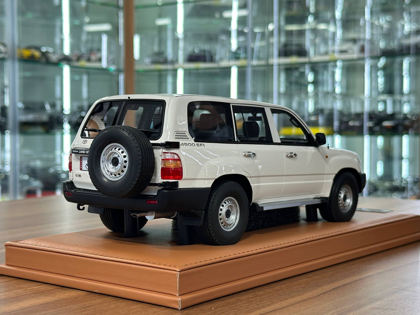 1/18 Resin Toyota Land Cruiser G FZJ100 (1998) – Old School Models (White) - Limited 90 pcs