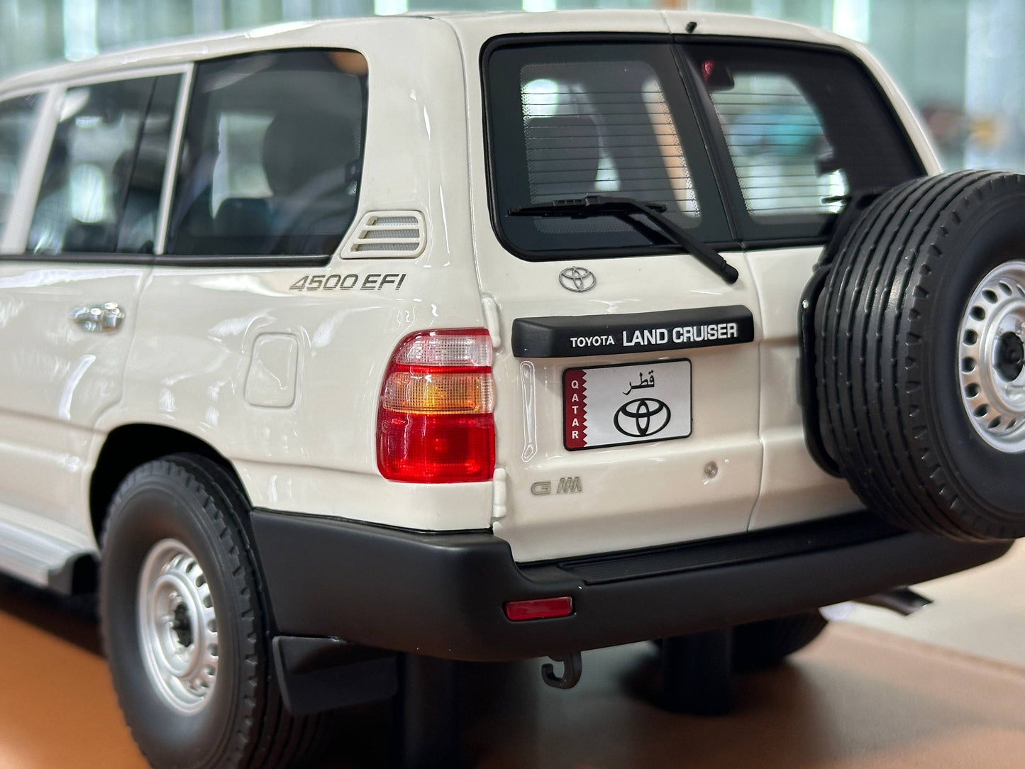 1/18 Resin Toyota Land Cruiser G FZJ100 (1998) – Old School Models (White) - Limited 90 pcs