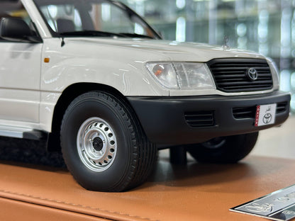 1/18 Resin Toyota Land Cruiser G FZJ100 (1998) – Old School Models (White) - Limited 90 pcs