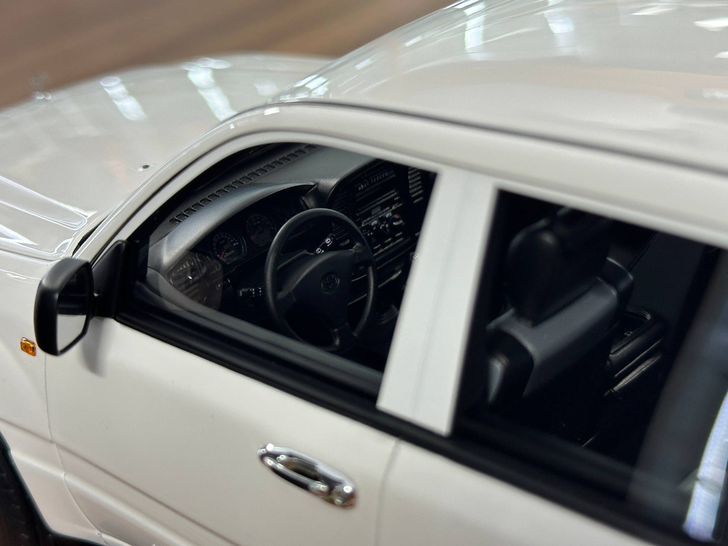 1/18 Resin Toyota Land Cruiser G FZJ100 (1998) – Old School Models (White) - Limited 90 pcs