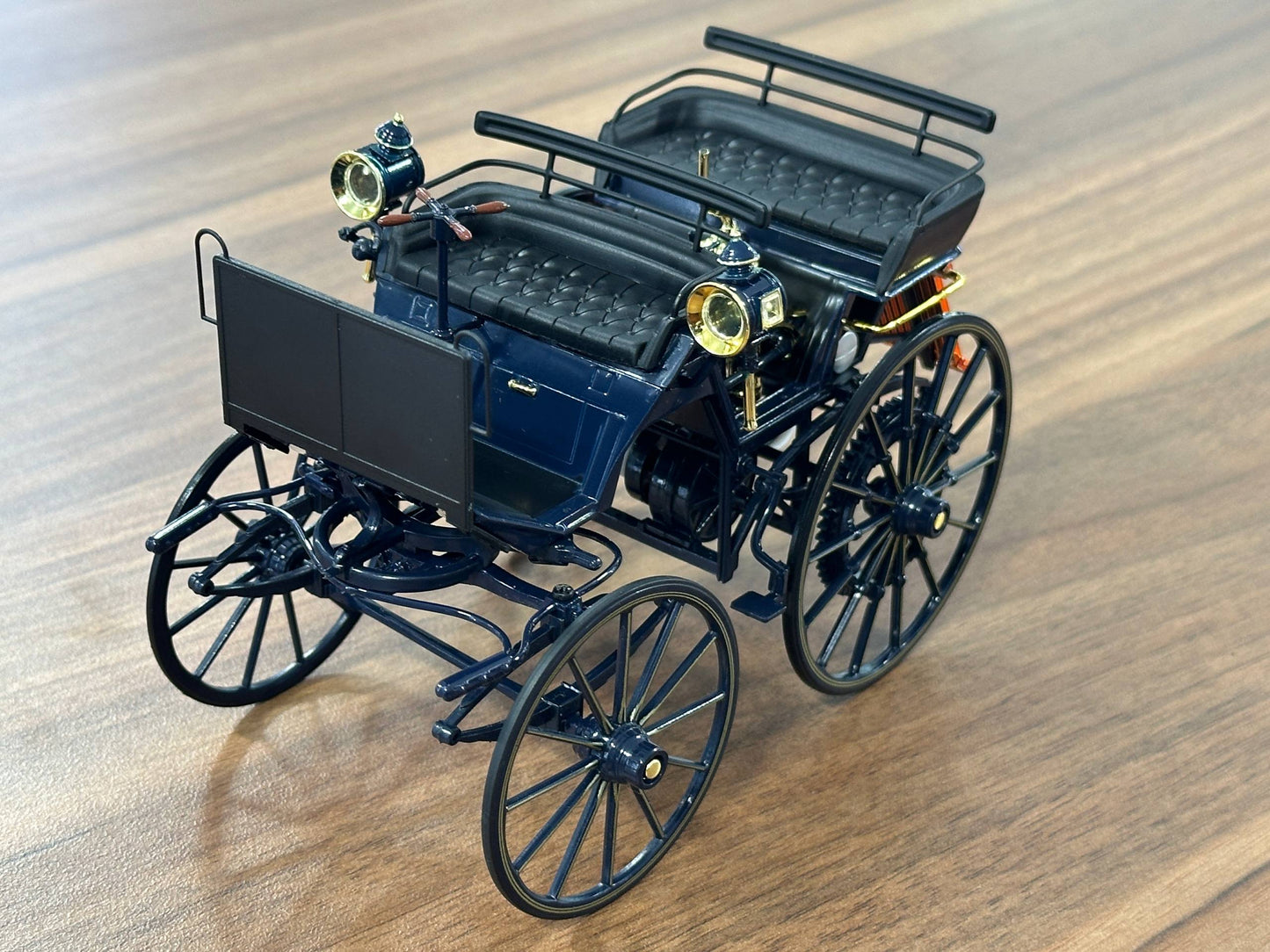 1/18 Diecast Mercedes-Benz Daimler Motorkutsche (1886) – Norev Dealer Edition (Blue)