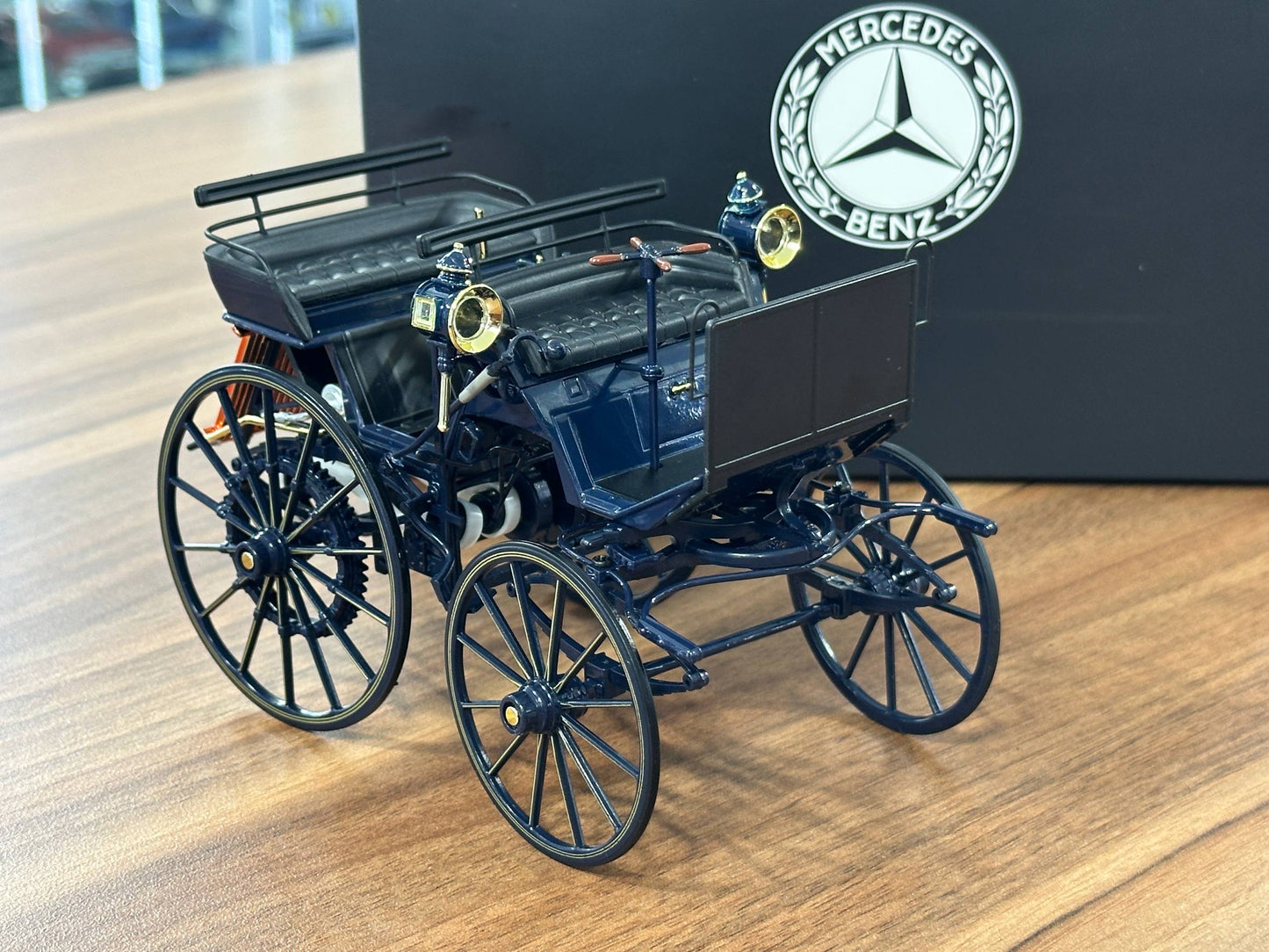 1/18 Diecast Mercedes-Benz Daimler Motorkutsche (1886) – Norev Dealer Edition (Blue)