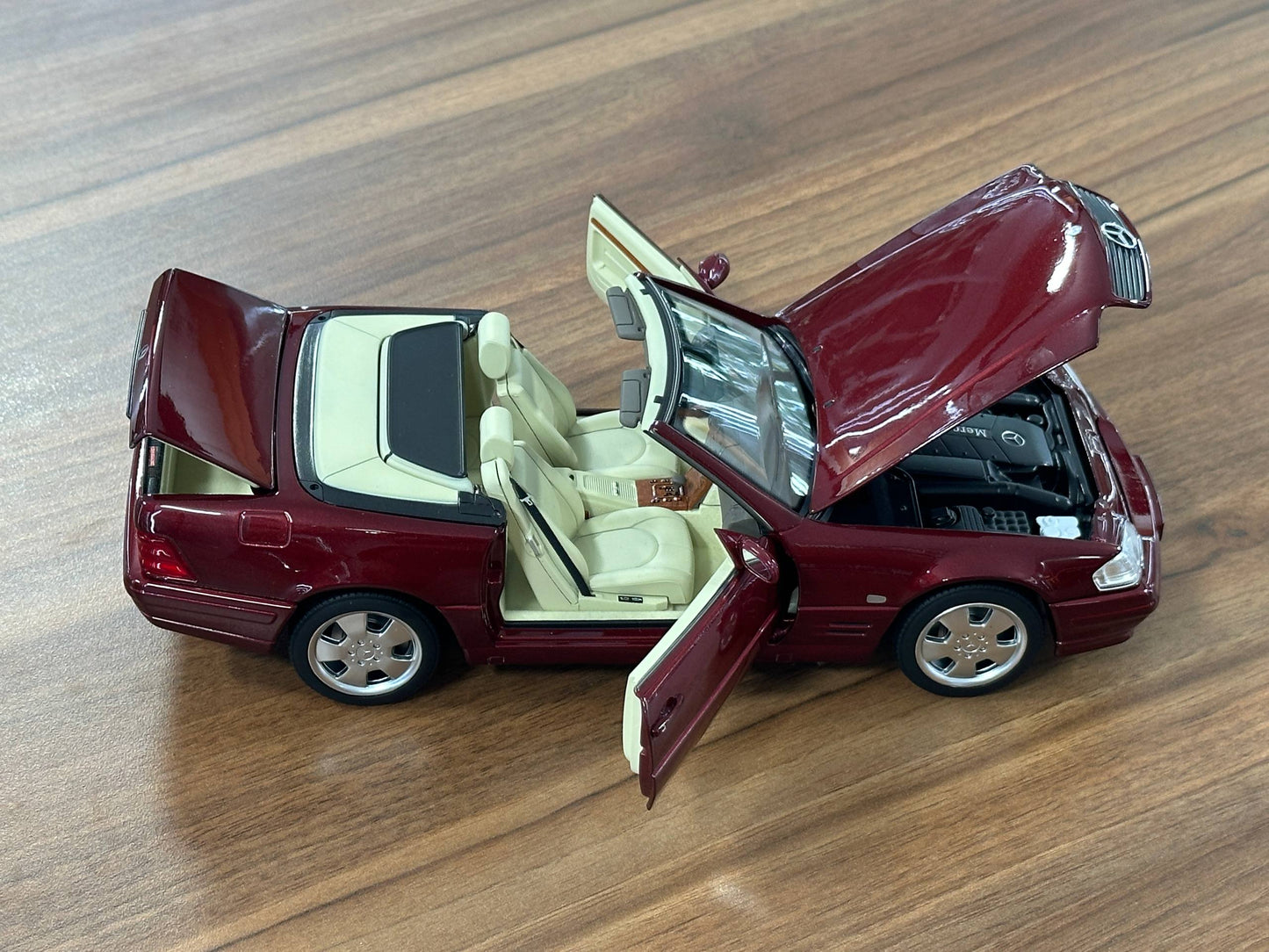 1/18 Diecast Mercedes-Benz SL 500 (R129, 1998–2001) – Norev Dealer Edition (Amber Red)