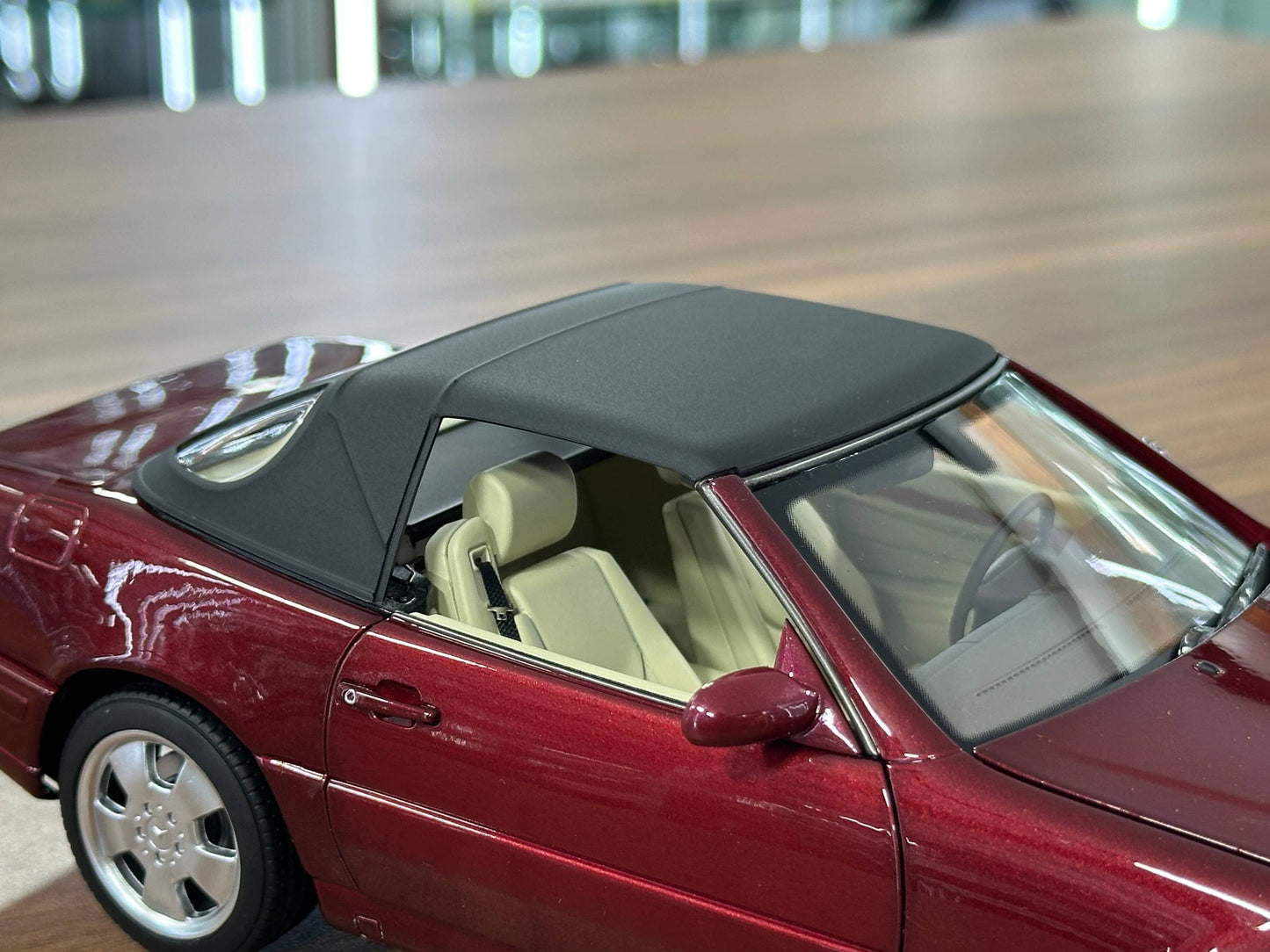1/18 Diecast Mercedes-Benz SL 500 (R129, 1998–2001) – Norev Dealer Edition (Amber Red)