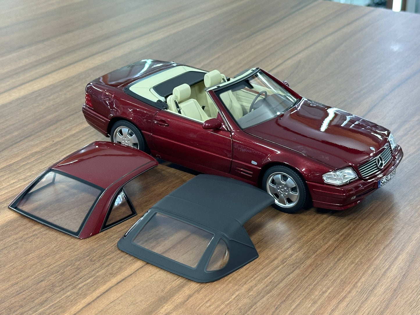 1/18 Diecast Mercedes-Benz SL 500 (R129, 1998–2001) – Norev Dealer Edition (Amber Red)